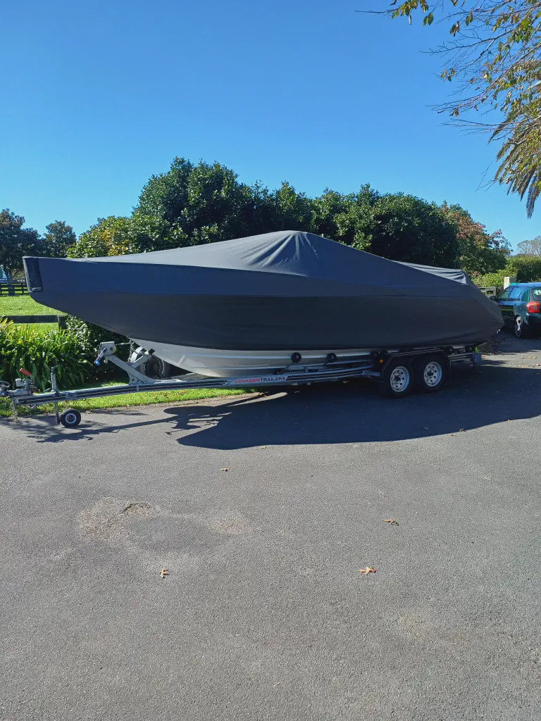 Black Pull-over Boat Cover - Pull-over black boat cover made to fit