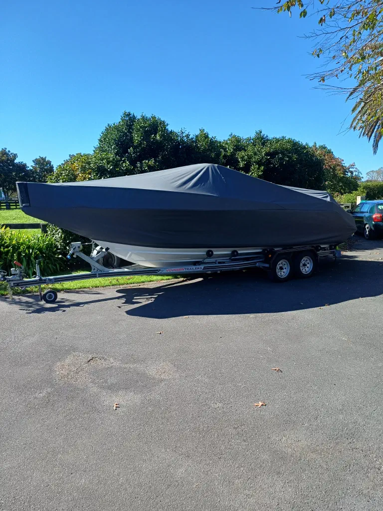 Black Pull-over Boat Cover - Pull-over black boat cover made to fit
